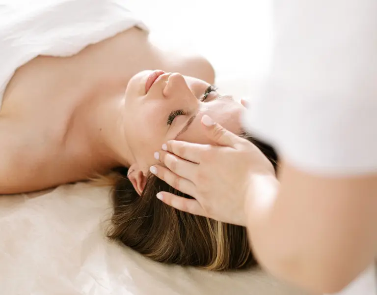 Facial Lifting and Lymphatic Drainage Massage
